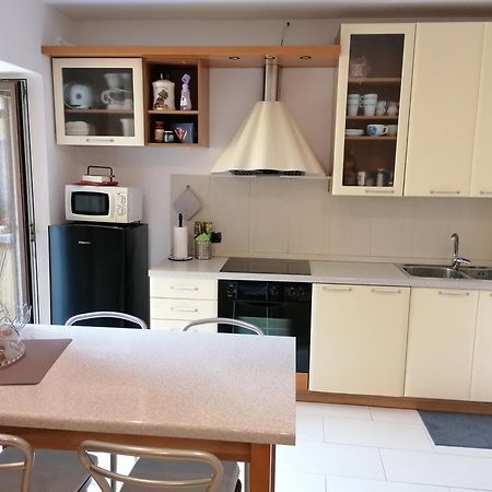 Pra Livrana Apartment ปอร์เลซซา ภายนอก รูปภาพ